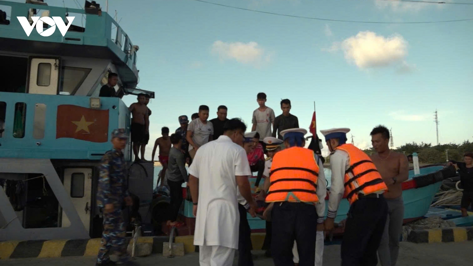 Cấp cứu kịp thời 2 ngư dân bị giảm áp ở đảo Song Tử Tây